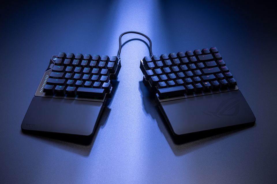 ROG Falcata分離式無線電競鍵盤於Best Choice Award 2025獲「最佳產品類別獎」。